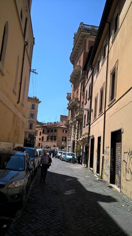 Around The Corner Colosseo * Roma