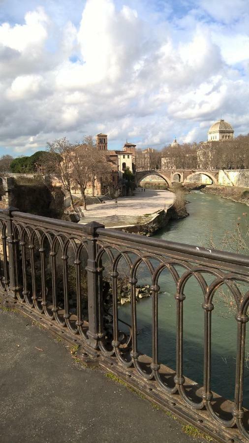 Around The Corner Colosseo Bed & Breakfast Roma