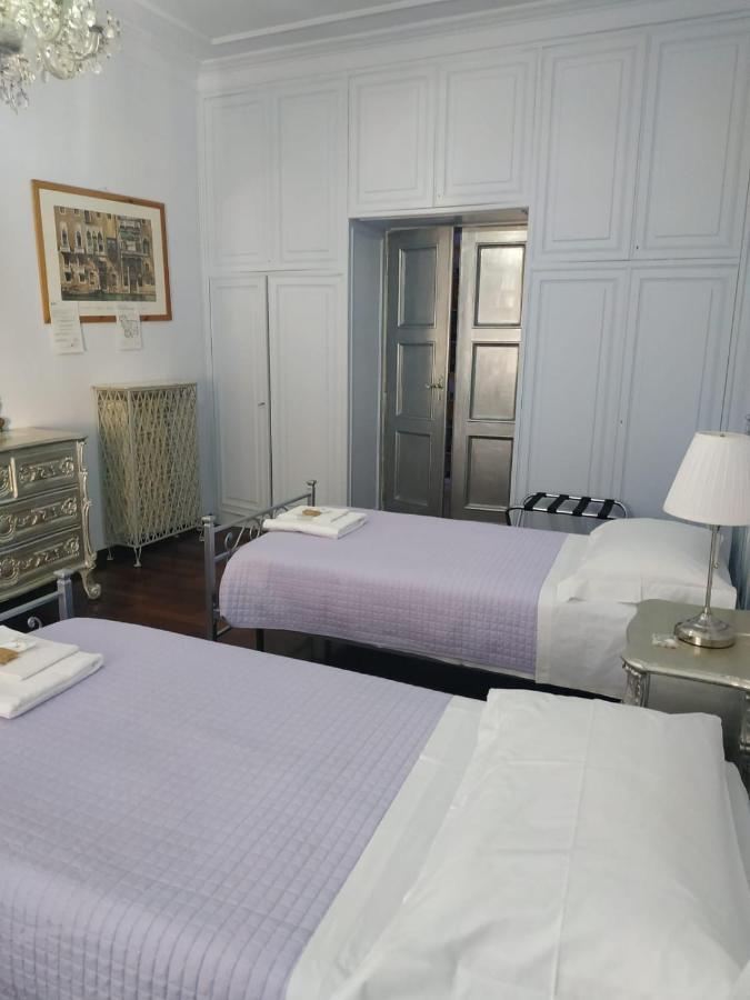 Bed and breakfast Around The Corner Colosseo Roma